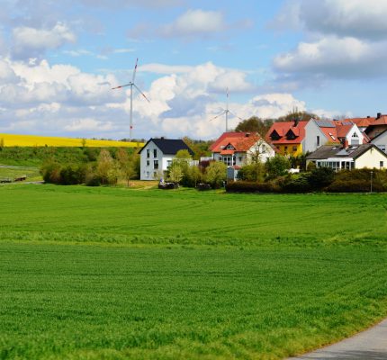 Einigung bei Solardeckel und Mindestabstand für Windräder