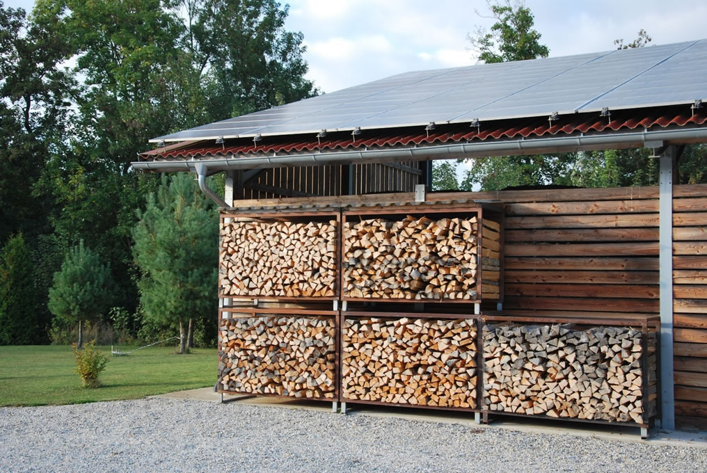 Holz in Lagerkisten