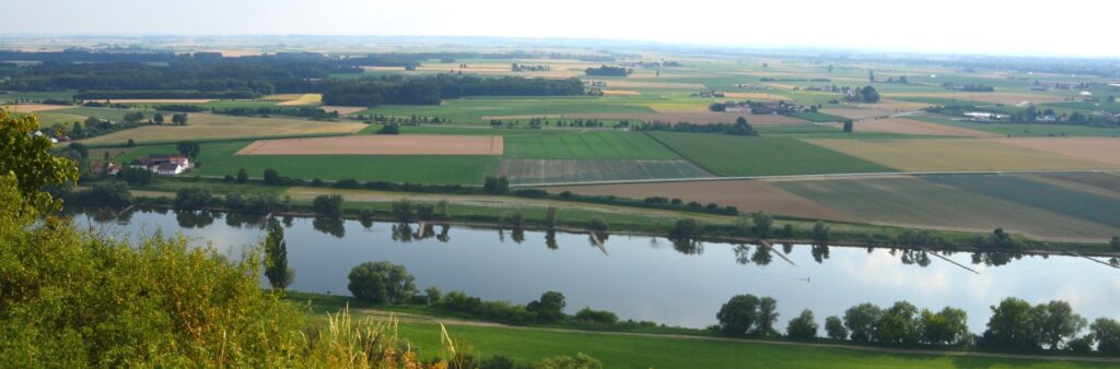 Symbolbild Fluss: die Donau bei Straubing.