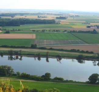 Symbolbild Fluss: die Donau bei Straubing.
