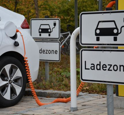 E-Fahrzeuge intelligent erneuerbar laden – erfolgreiches WebSeminar findet wieder statt