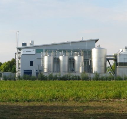 Clariant startet kommerzielle Zellulose-Ethanol-Produktion aus Stroh