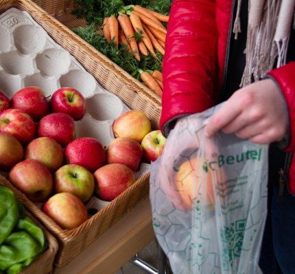 Verbände fordern Pflicht für kompostierbare Obst- und Gemüsebeutel