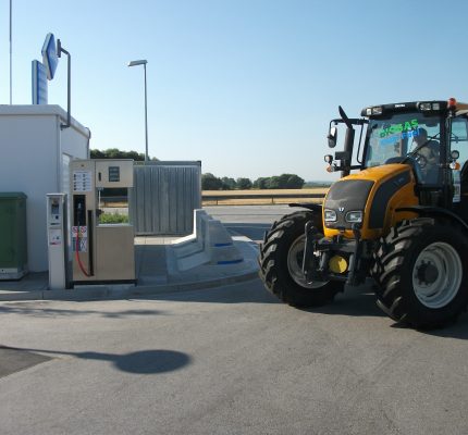 C.A.R.M.E.N.-Fachgespräch in Straubing zu lokalen Biogastankstellen mit Besichtigung und Ausstellung