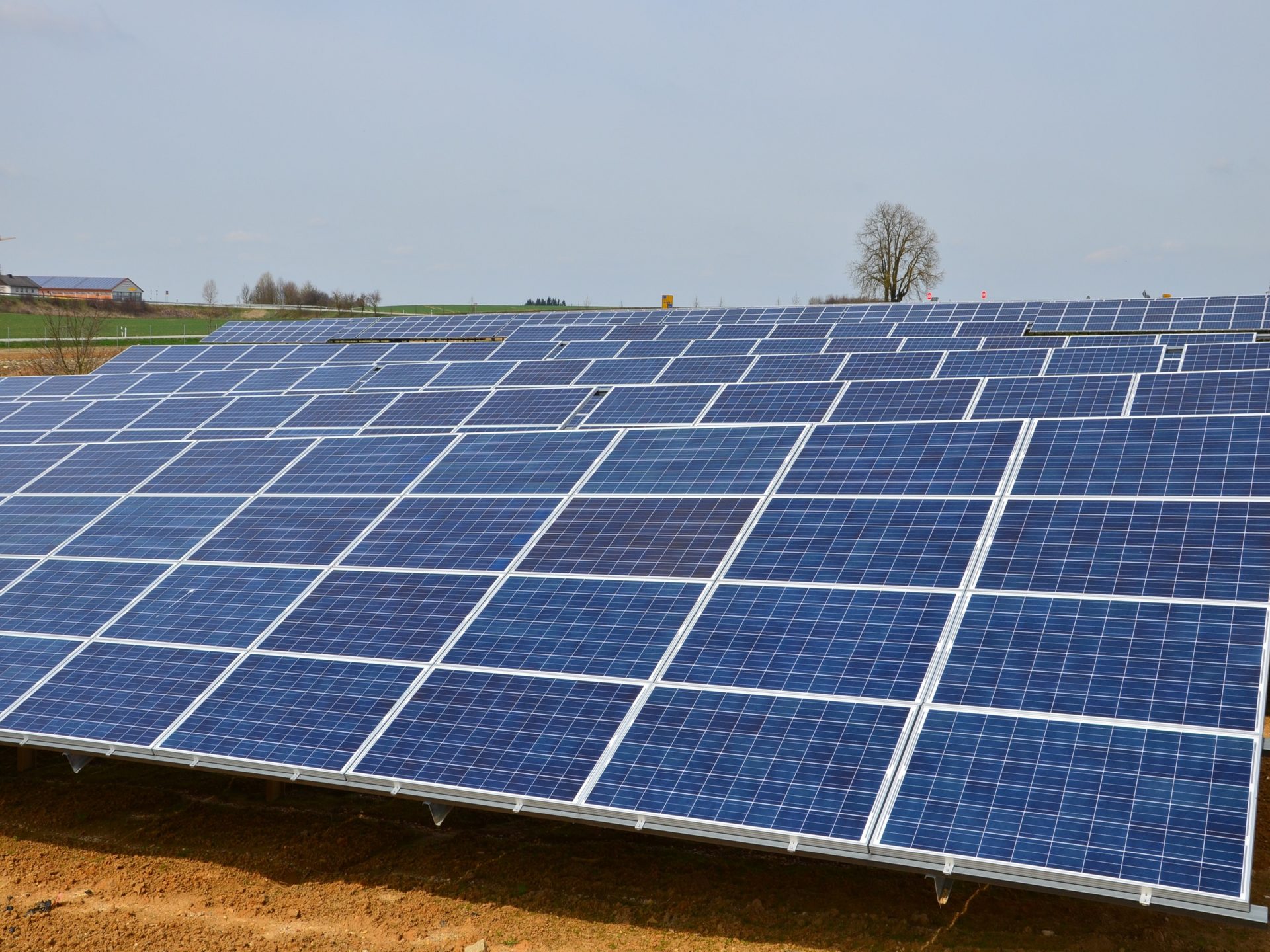 Leitfaden „Freiflächen-Photovoltaikanlagen“ aktualisiert - C.A.R.M.E.N ...