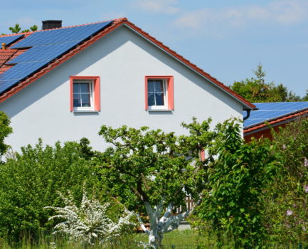 Was ist die „Anschlussvergütung“ für ausgeförderte Photovoltaik-Anlagen und wie wird sie berechnet?