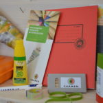 Mappen, Kleber und Informationsflyer rund um nachhaltige Materialien für Schule und Büro