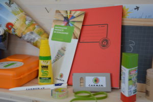 Mappen, Kleber und Informationsflyer rund um nachhaltige Materialien für Schule und Büro