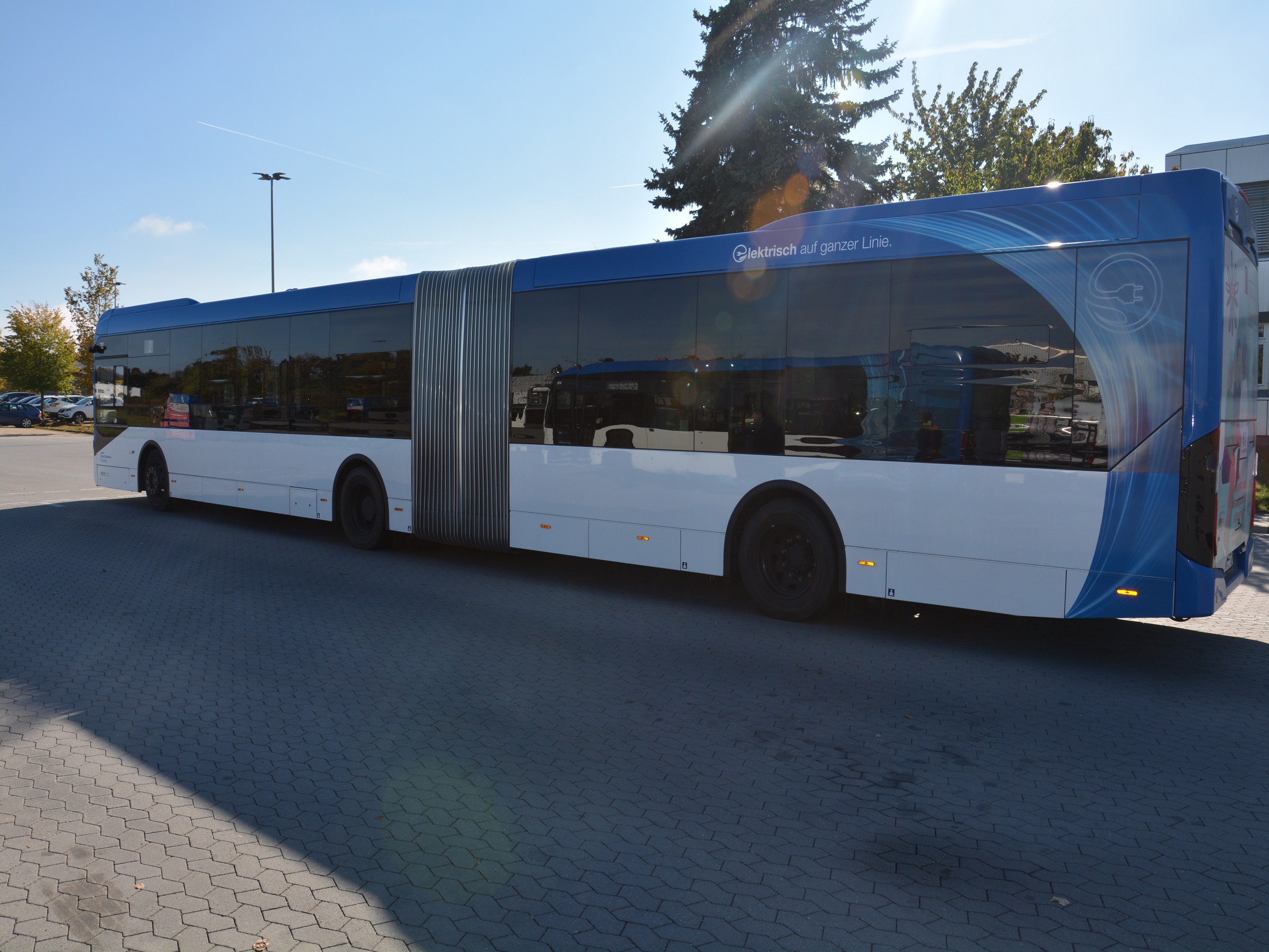 Elektrische Stadtbusflotte besichtigt