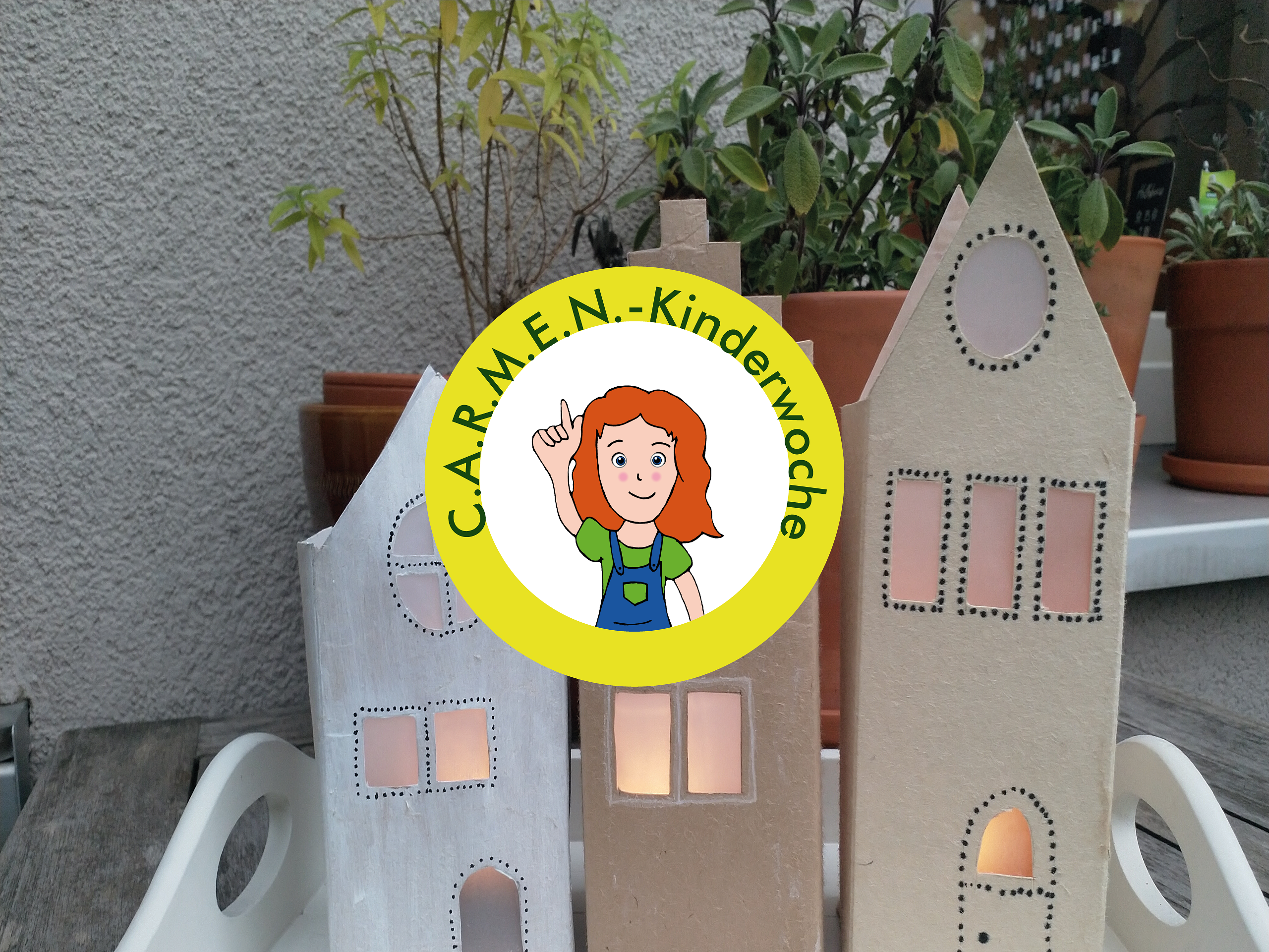 C.A.R.M.E.N.-Kinderwoche: Lichthäuser aus Getränkekartons – DIY