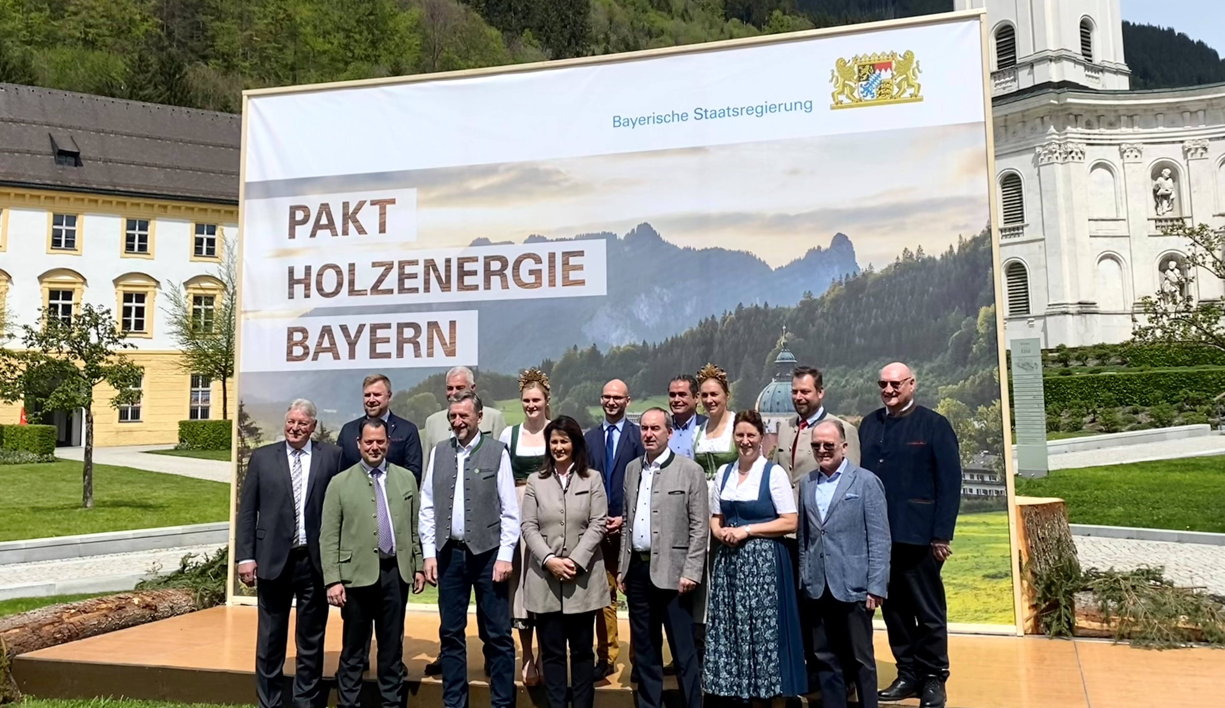Feierliche Unterzeichnung des „Pakts Holzenergie Bayern“