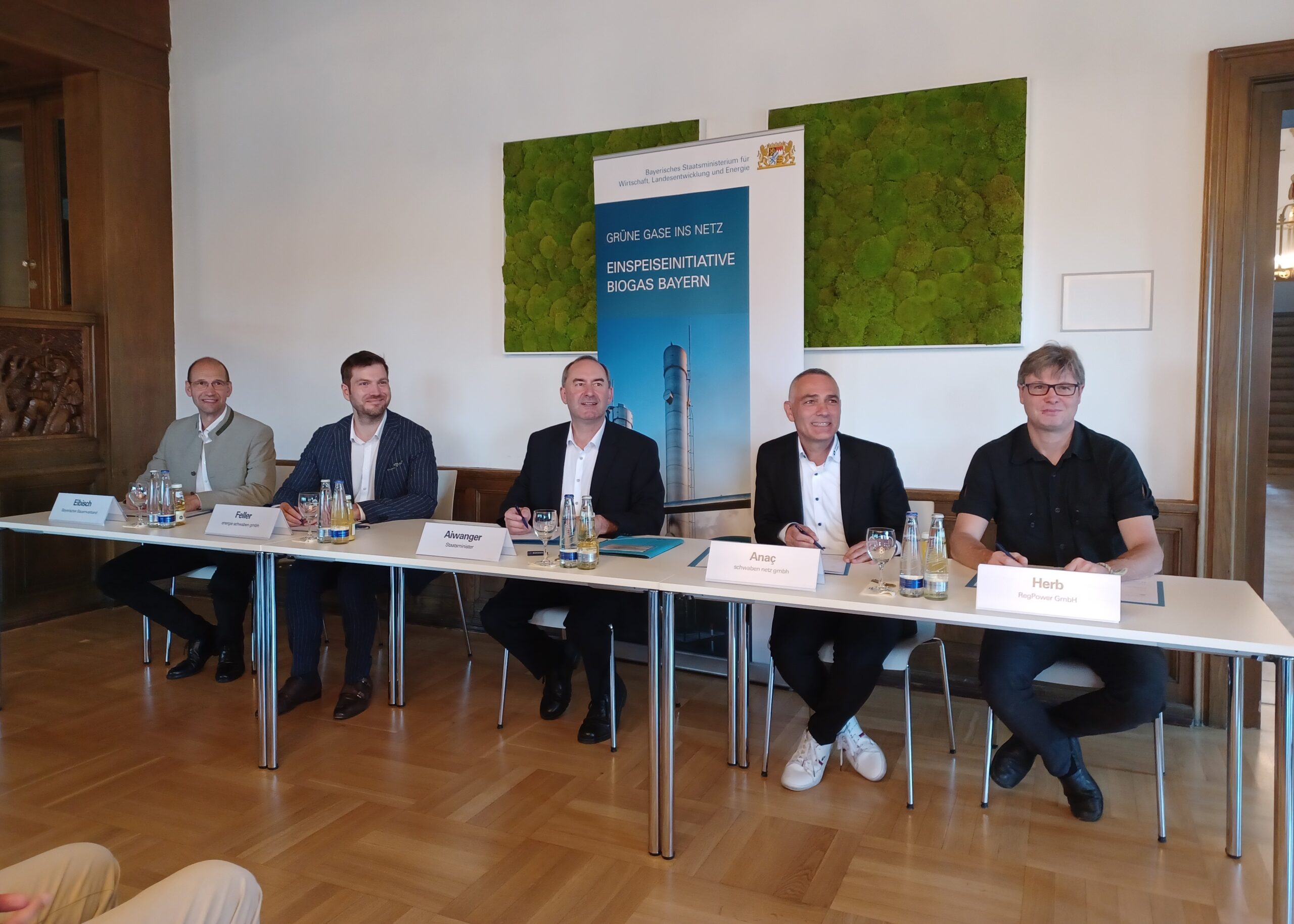 Einspeiseinitiative Biogas Bayern Unterzeichnen des Dokuments