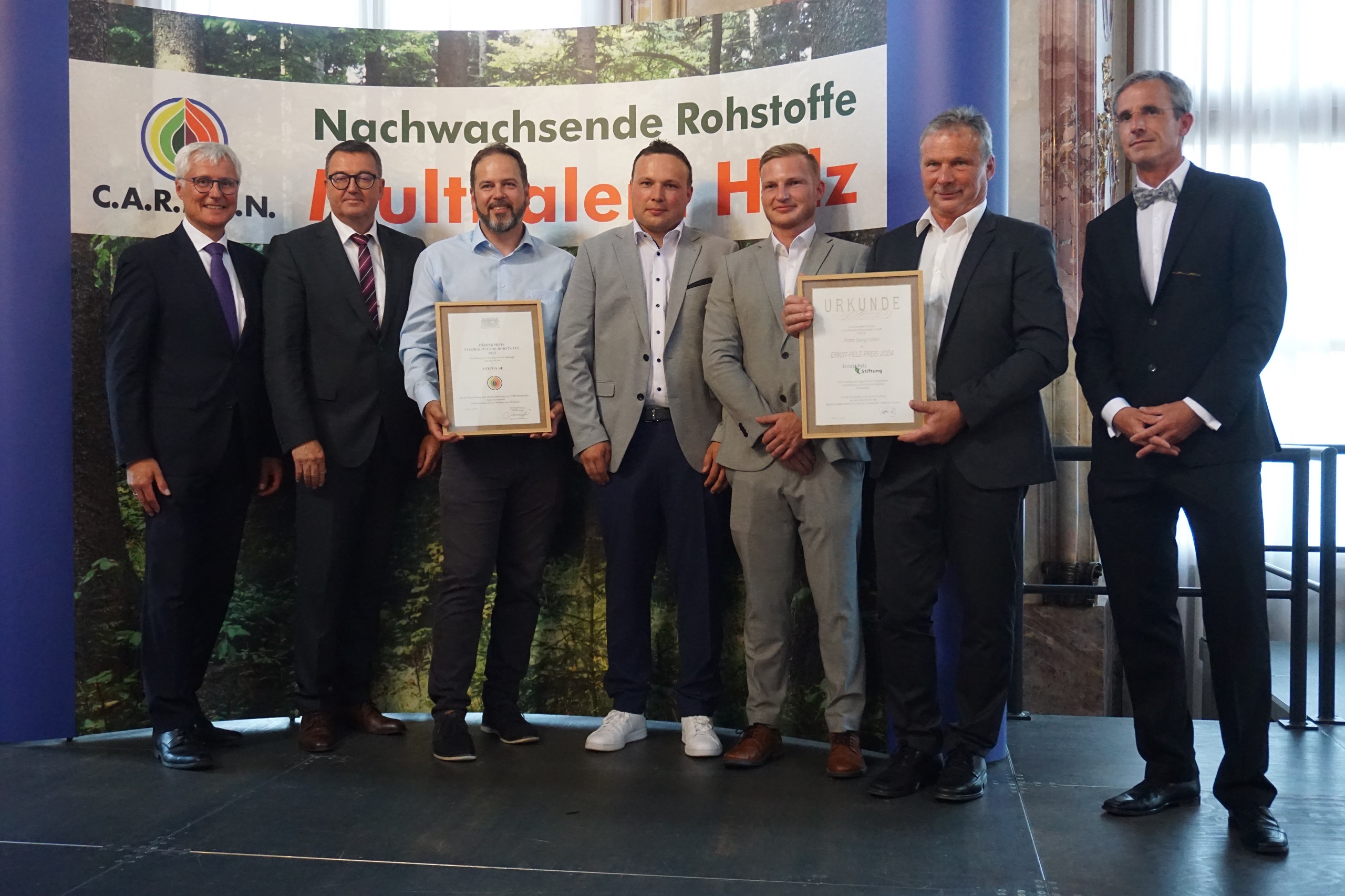 Die Zukunft gestalten durch innovative Lösungen – Ernst-Pelz-Preis und Förderpreis Nachwachsende Rohstoffe verliehen