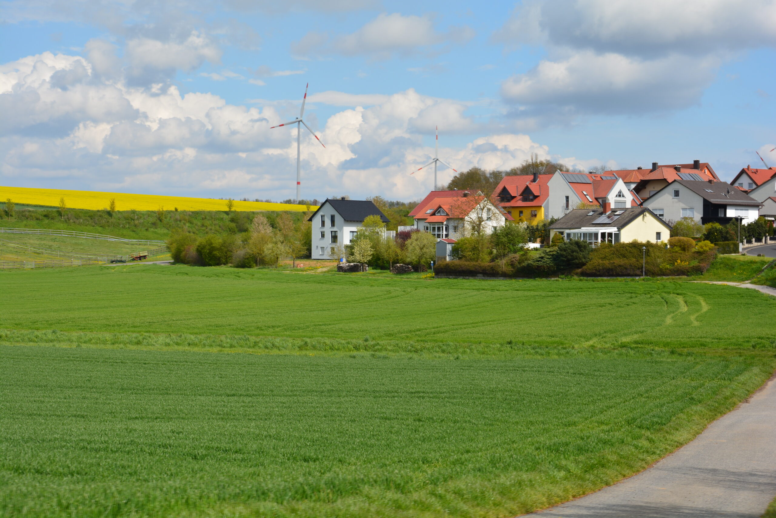 Einfluss von Windenergieanlagen auf den Tourismus und die Immobilienpreise