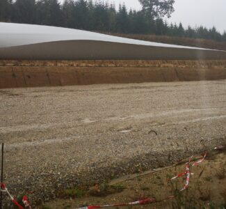 20231015_Errichtung WEA Pfaffenhofen_Rotorblätter_Baustelle_Wald_bearbeitet