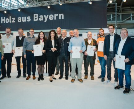 „Möbel aus besonderem Holz“