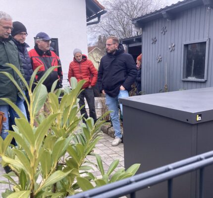 Spannende Praxiseinblicke beim Wärmepumpenspaziergang