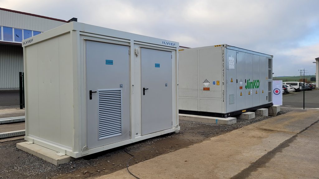 Batteriespeicher übernehmen zunehmend wichtige Aufgaben in der Energieversorgung.