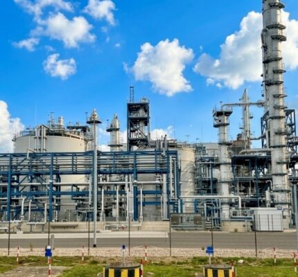 Holz statt Erdöl: UPM eröffnet Bioraffinerie in Leuna
